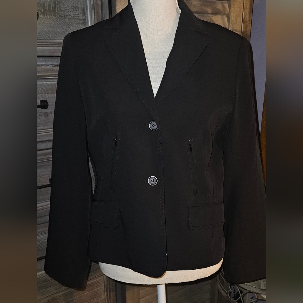 Dalia Black Blazer Nice Zip Front Pockets Taylored Fit Sz 8P Like New Condition
